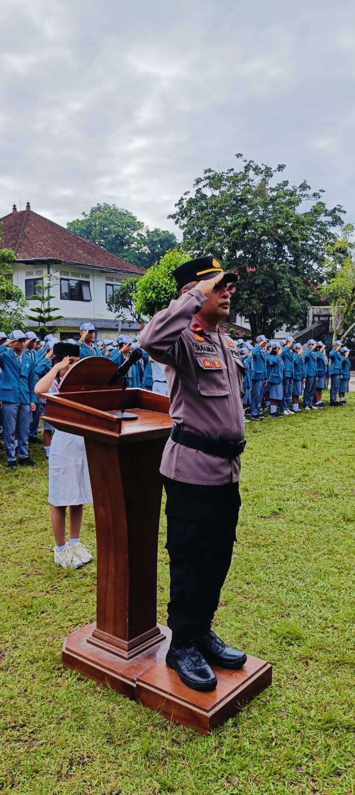 UPACARA BENDERA MEMPERINGATI HARI PAHLAWAN